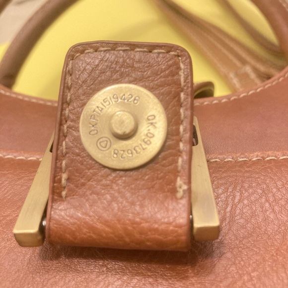 OKPTA1519426 Caramel Brown Handbag w/ Accessories. - Picture 3 of 10